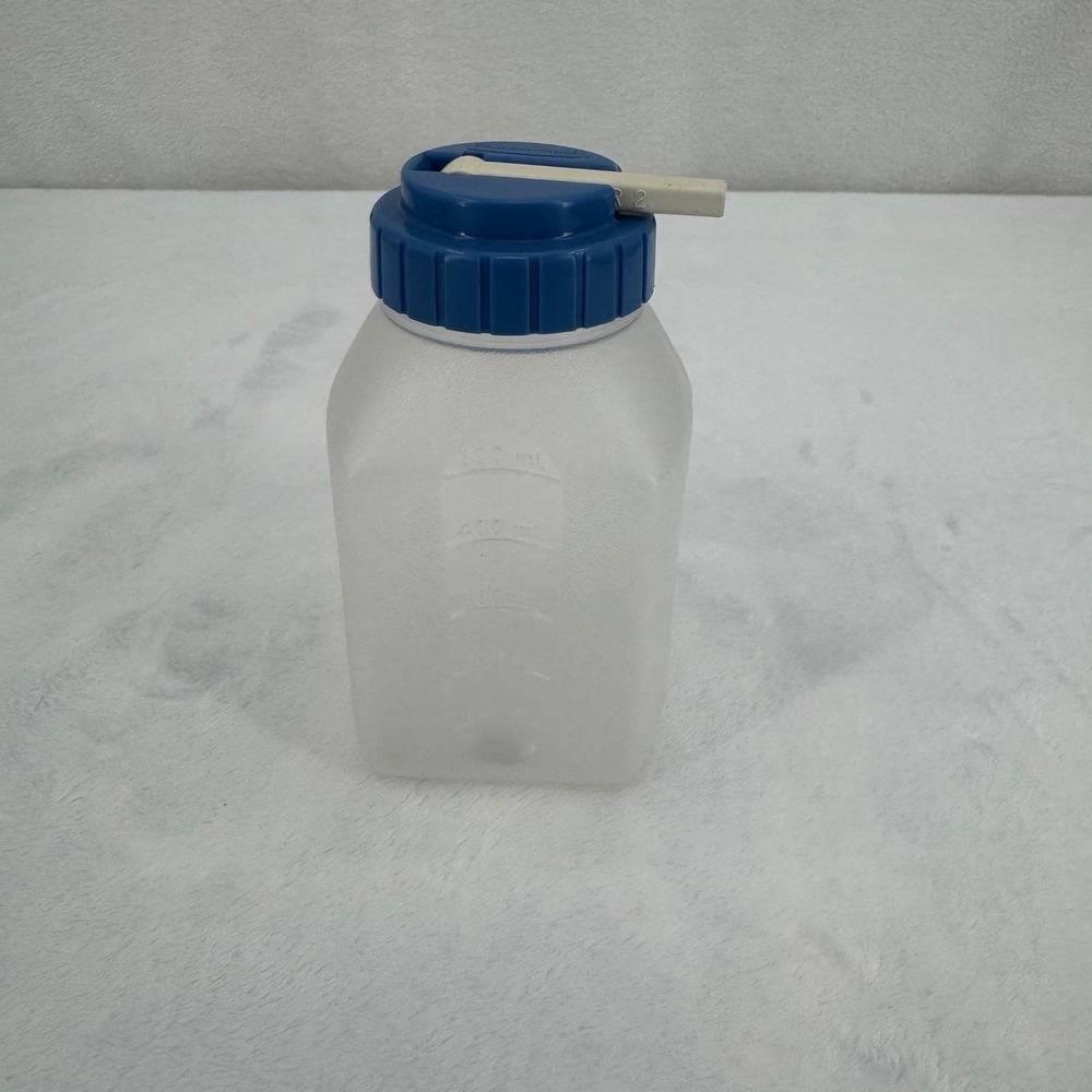 Vintage Rubbermaid 1 Pint Sippin Saver Plastic Bottle Blue Flip Top Straw Lids